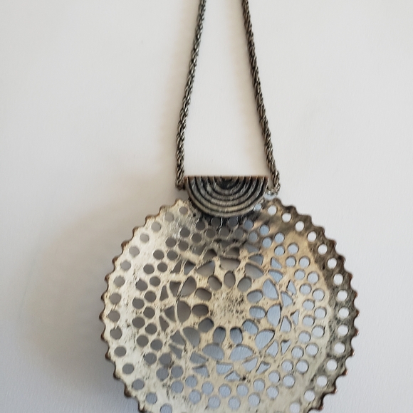 Vintage Claire's Round Pendant w/ Silver Tone Chain Enamel Centre - Picture 10 of 10